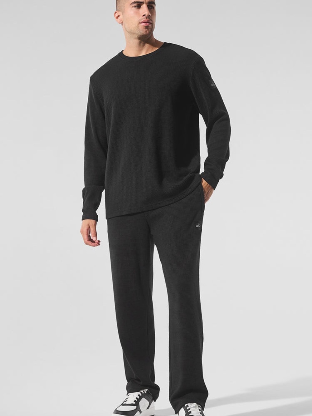 ALO Yoga Men’s Black Crewneck Sweater